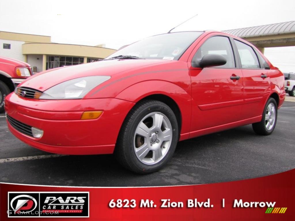 2004 Focus ZTS Sedan - Infra-Red / Medium Graphite photo #1