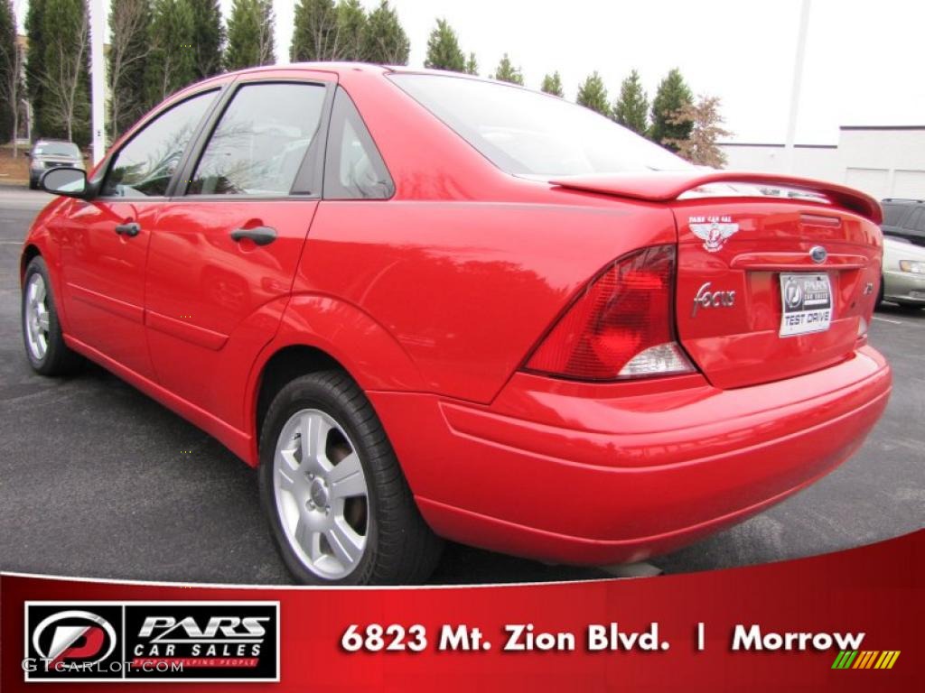 2004 Focus ZTS Sedan - Infra-Red / Medium Graphite photo #2