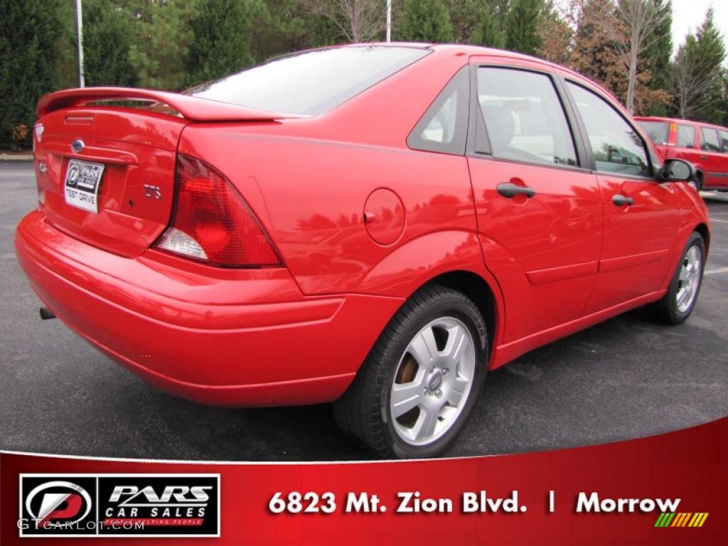 2004 Focus ZTS Sedan - Infra-Red / Medium Graphite photo #3