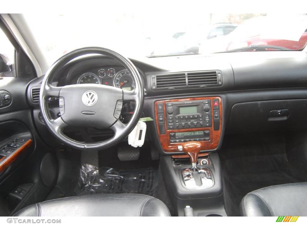 Black Interior 2002 Volkswagen Passat GLX 4Motion Wagon Photo #41866685