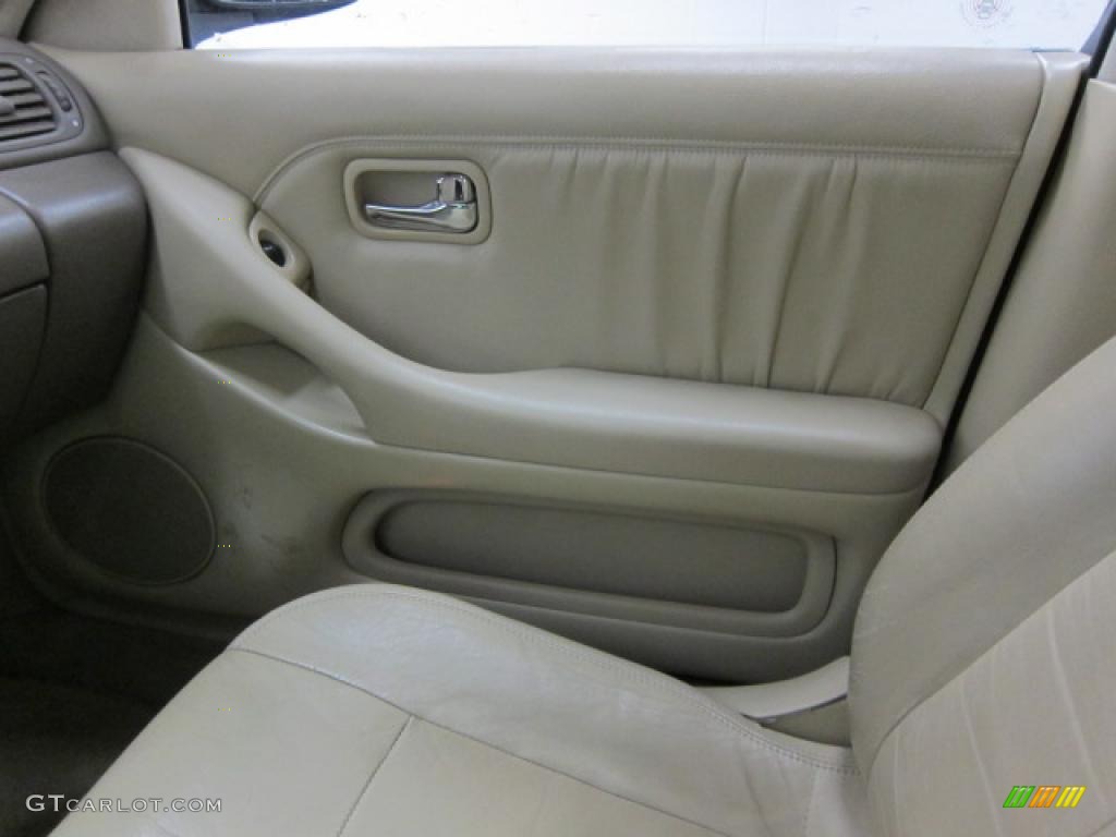 1996 J 30 - Black / Beige photo #4