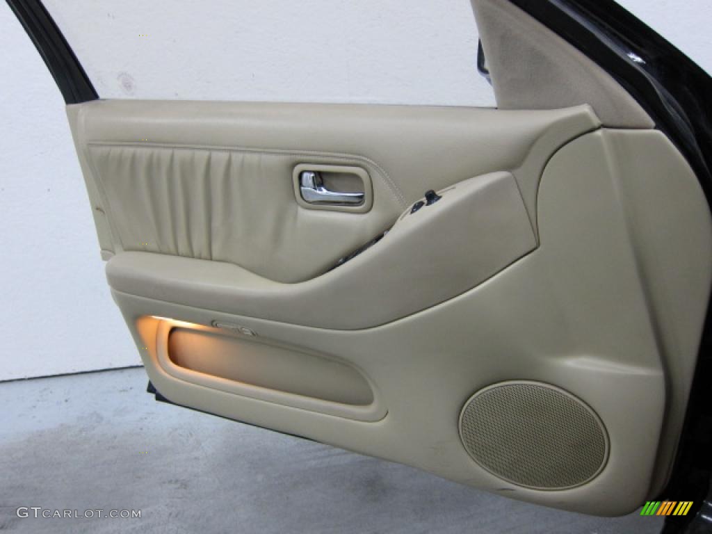 1996 J 30 - Black / Beige photo #5