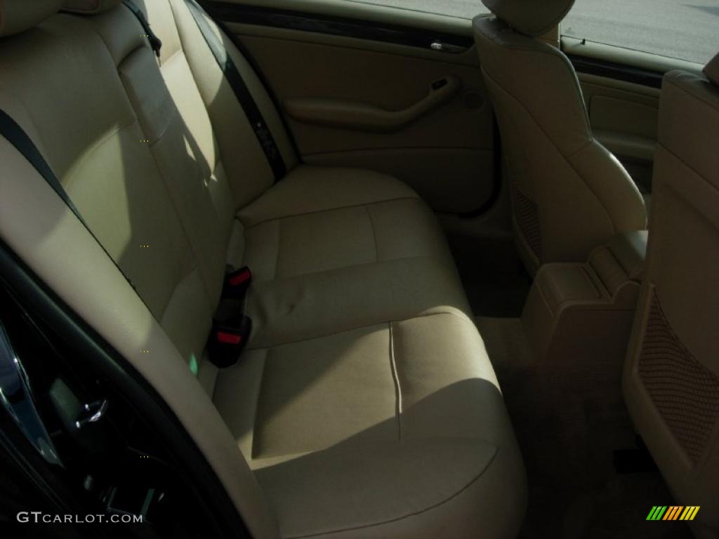 2003 3 Series 325i Sedan - Jet Black / Sand photo #17