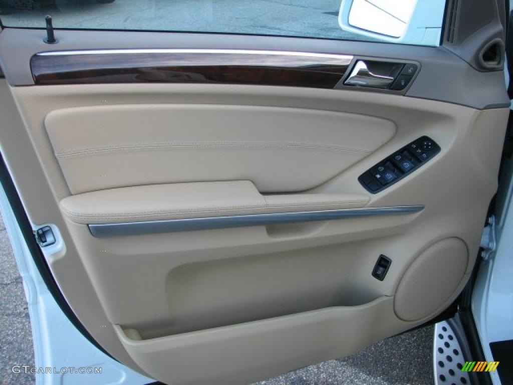 2011 Mercedes-Benz ML 350 BlueTEC 4Matic Cashmere Door Panel Photo #41870957