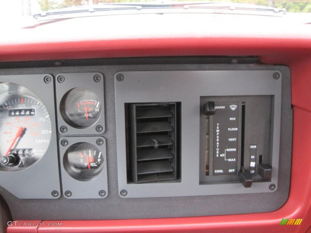 1986 Ford Mustang GT Convertible Controls Photo #41872818