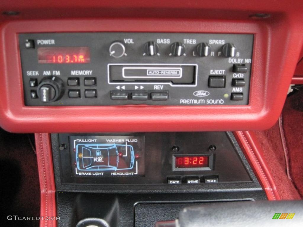 1986 Ford Mustang GT Convertible Controls Photo #41872854