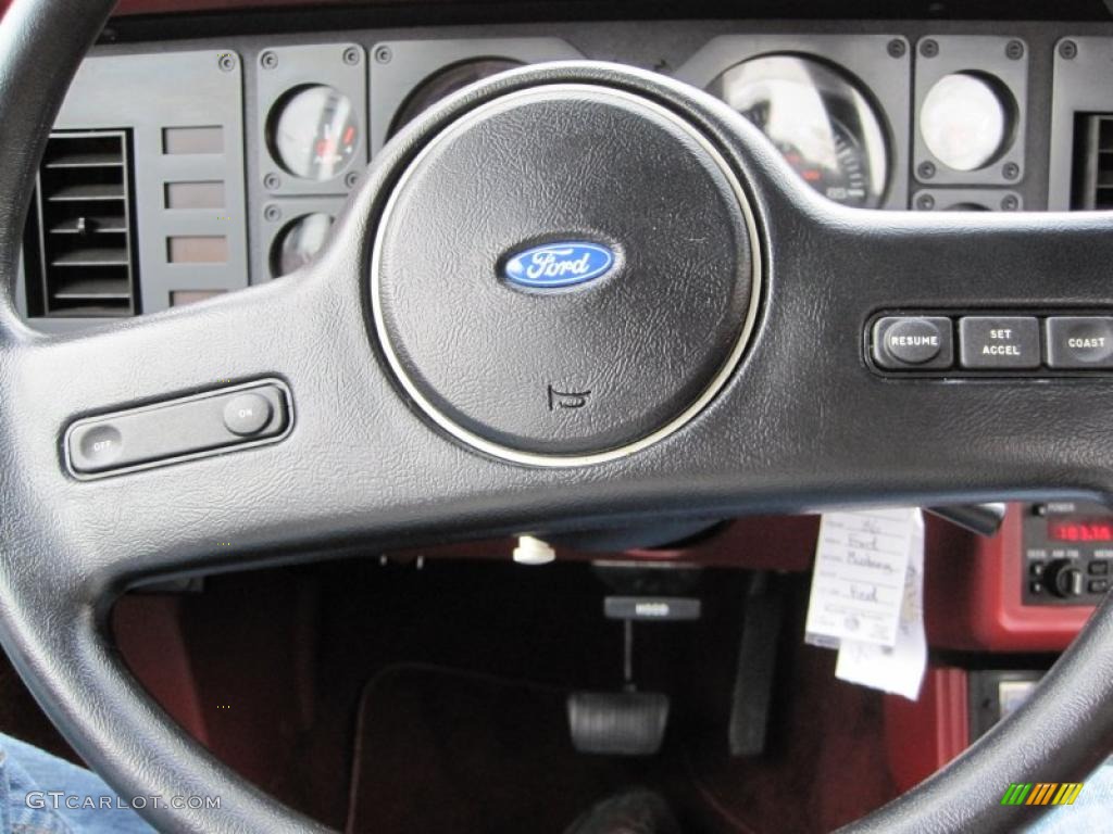 1986 Ford Mustang GT Convertible Controls Photo #41872874