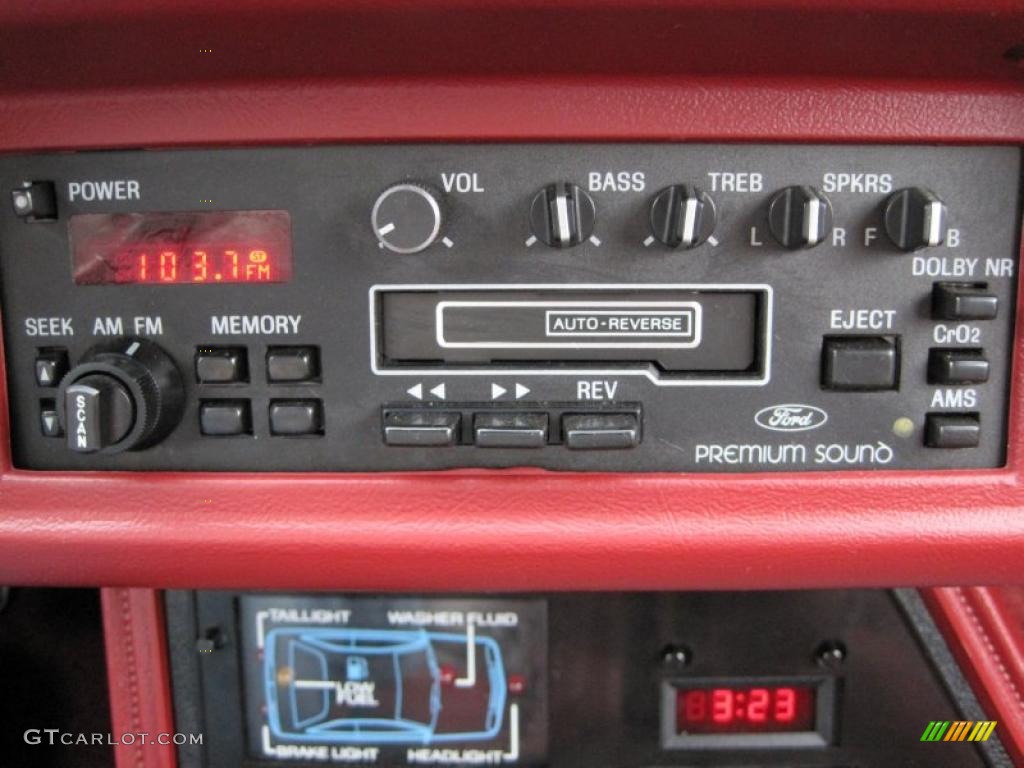 1986 Ford Mustang GT Convertible Controls Photo #41872998