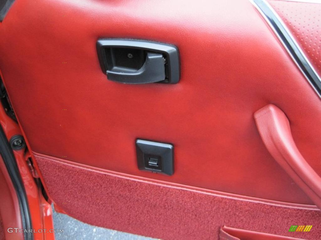 1986 Ford Mustang GT Convertible Controls Photo #41873398