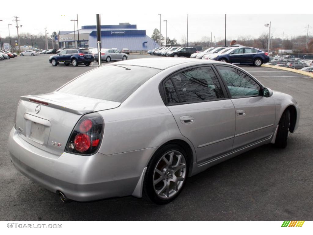 2005 Altima 3.5 SE-R - Sheer Silver Metallic / Charcoal/Red photo #5