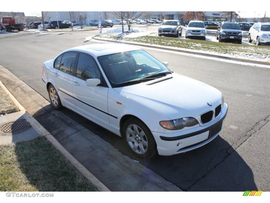 2004 3 Series 325i Sedan - Alpine White / Sand photo #8