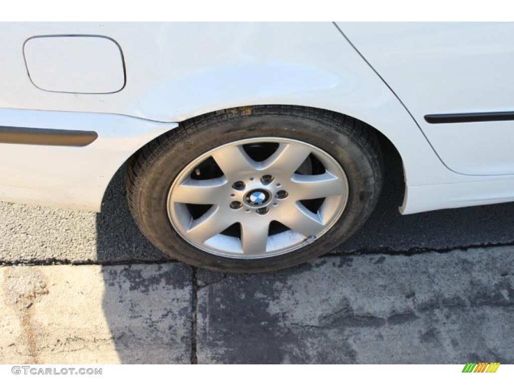 2004 3 Series 325i Sedan - Alpine White / Sand photo #10