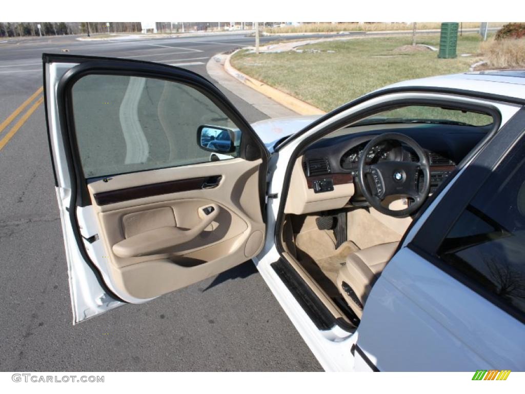 2004 3 Series 325i Sedan - Alpine White / Sand photo #13