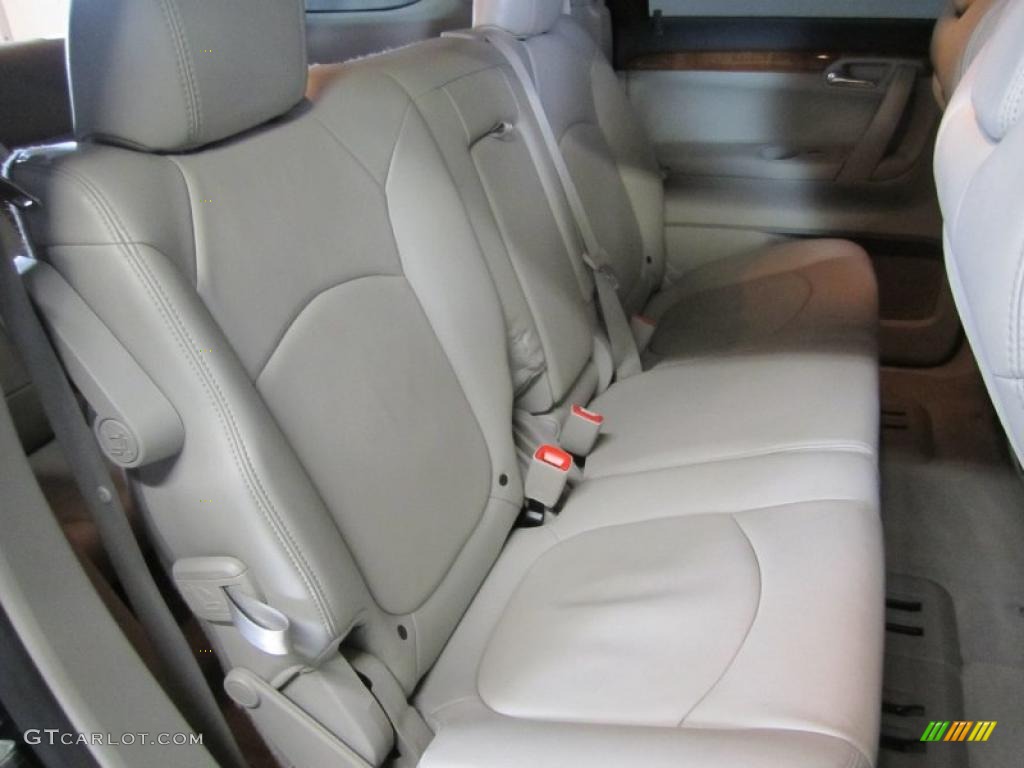 Gray Interior 2007 Saturn Outlook XR AWD Photo #41879574