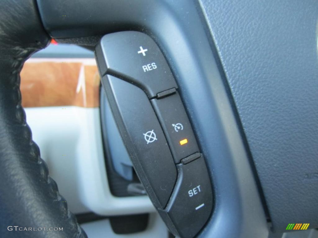 2007 Saturn Outlook XR AWD Controls Photo #41879730