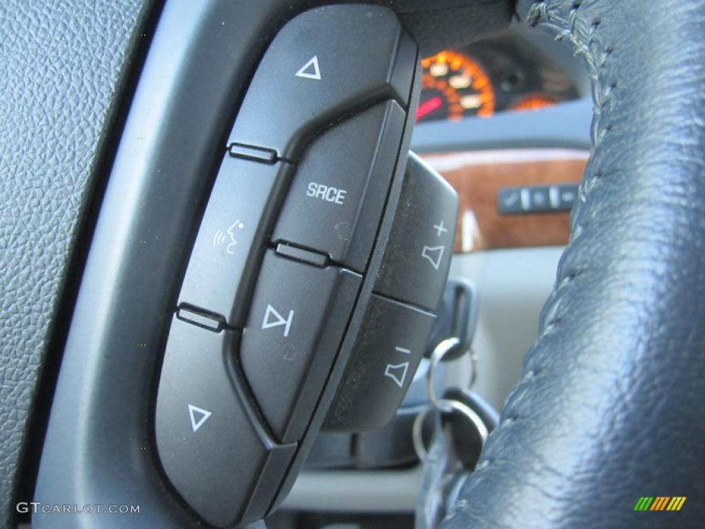 2007 Saturn Outlook XR AWD Controls Photo #41879750