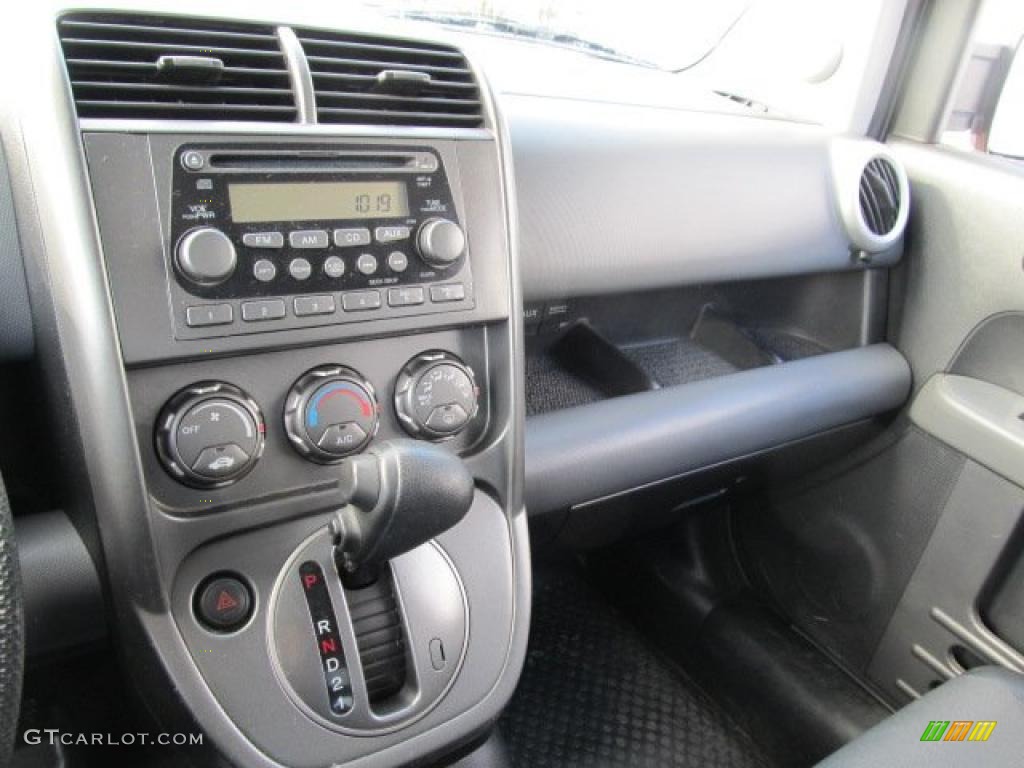 2004 Honda Element EX AWD Controls Photo #41880110