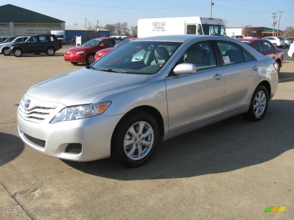 Classic Silver Metallic 2011 Toyota Camry LE Exterior Photo #41881986