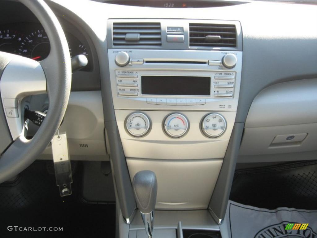 2011 Toyota Camry LE Controls Photo #41882102
