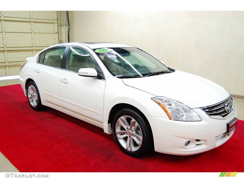 Winter Frost White Nissan Altima