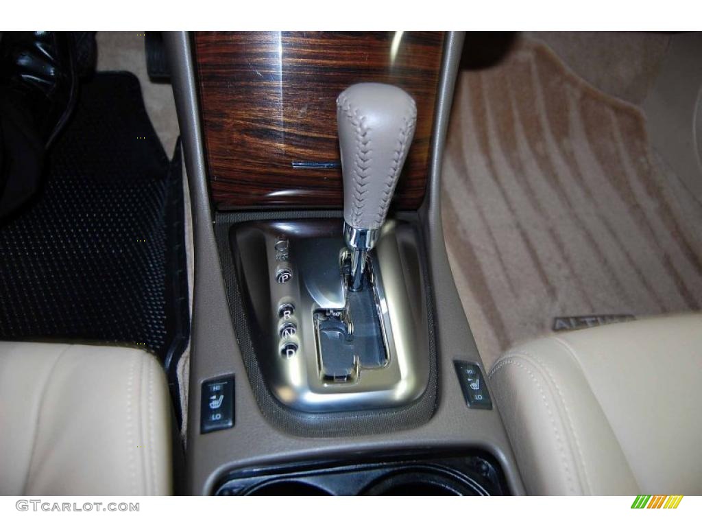 2010 Nissan Altima 3.5 SR Transmission Photos