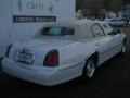 2001 Vibrant White Lincoln Town Car Executive  photo #4