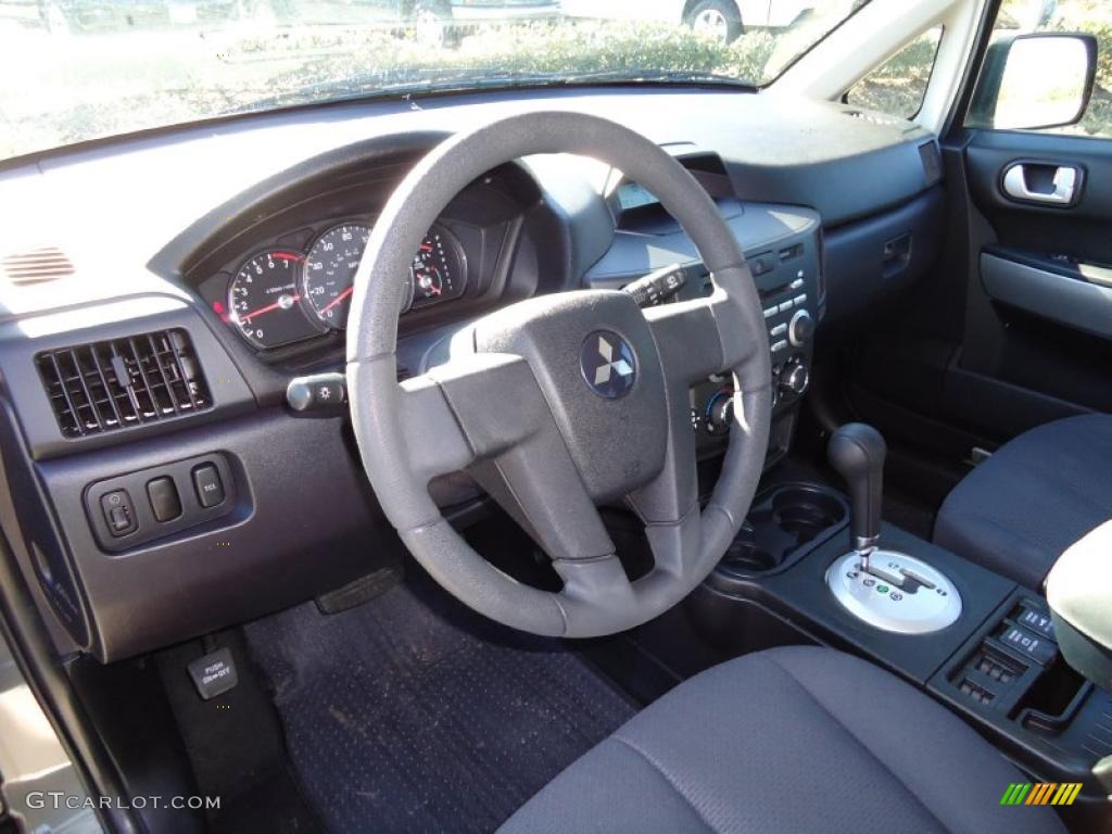 Charcoal Interior 2006 Mitsubishi Endeavor LS Photo #41888994