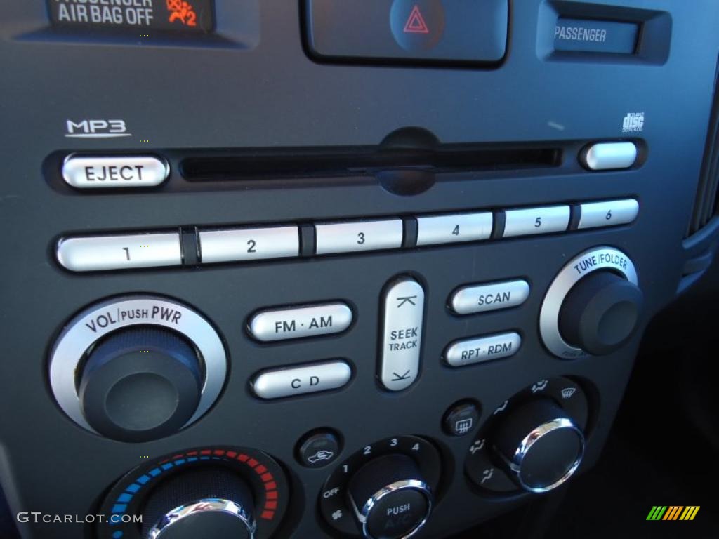 2006 Mitsubishi Endeavor LS Controls Photo #41889382