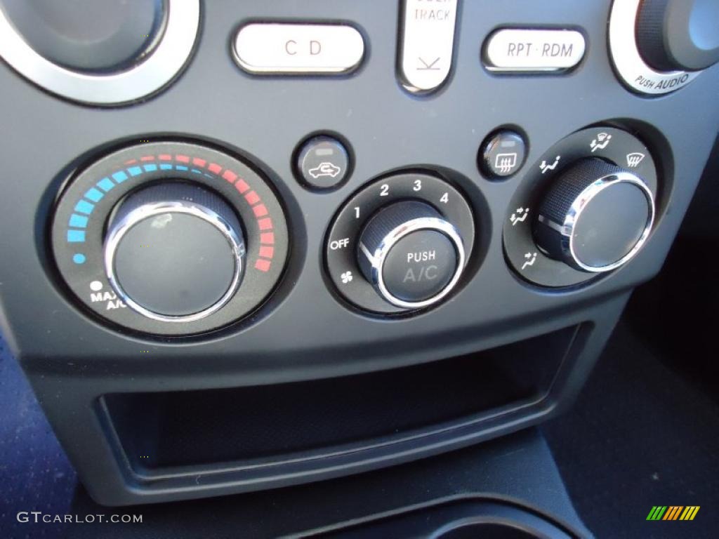 2006 Mitsubishi Endeavor LS Controls Photo #41889398