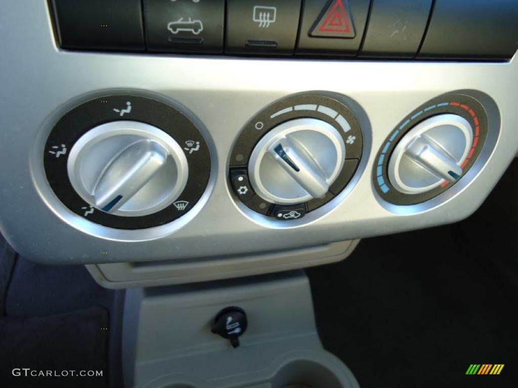 2006 Chrysler PT Cruiser Touring Convertible Controls Photo #41889846