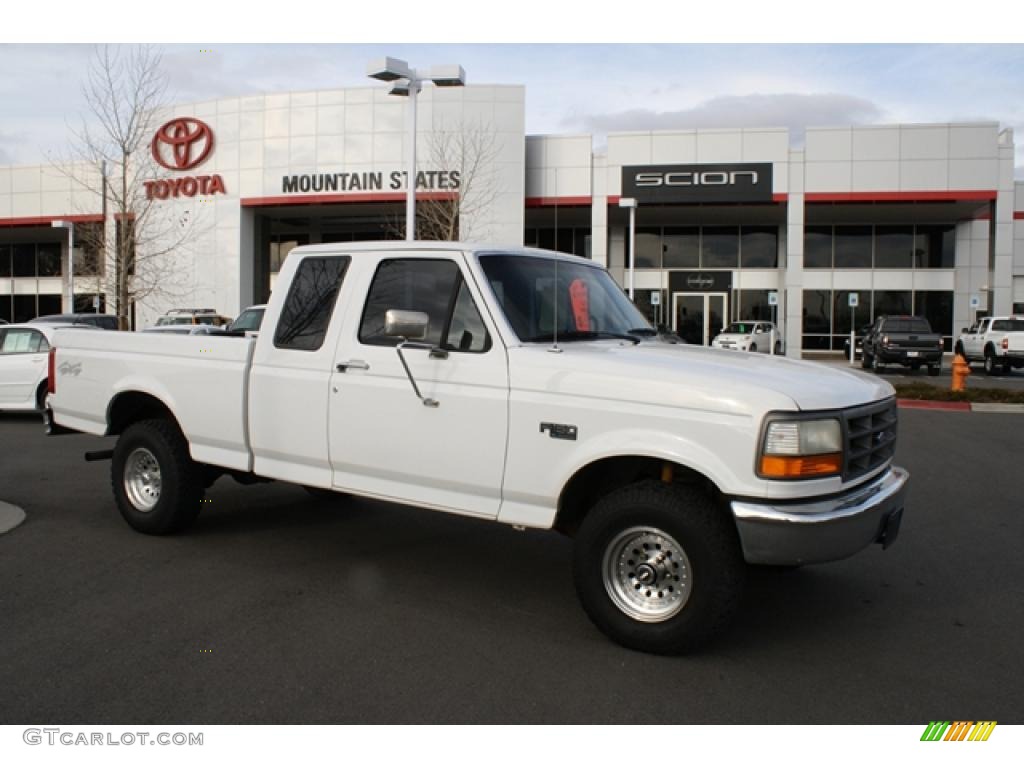 1994 F150 XL Extended Cab 4x4 - Oxford White / Blue photo #1