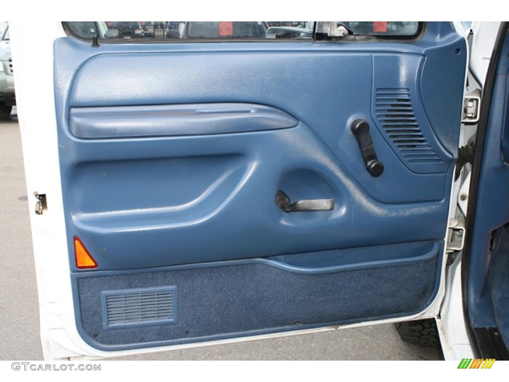 1994 Ford F150 XL Extended Cab 4x4 Blue Door Panel Photo #41891094