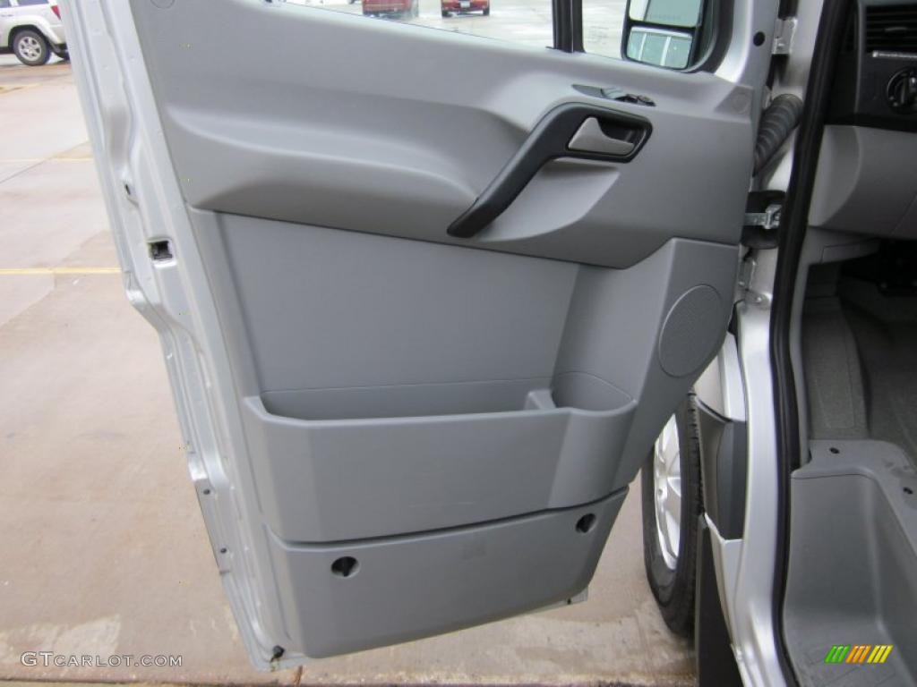 2007 Dodge Sprinter Van 2500 Passenger Gray Door Panel Photo #41895300