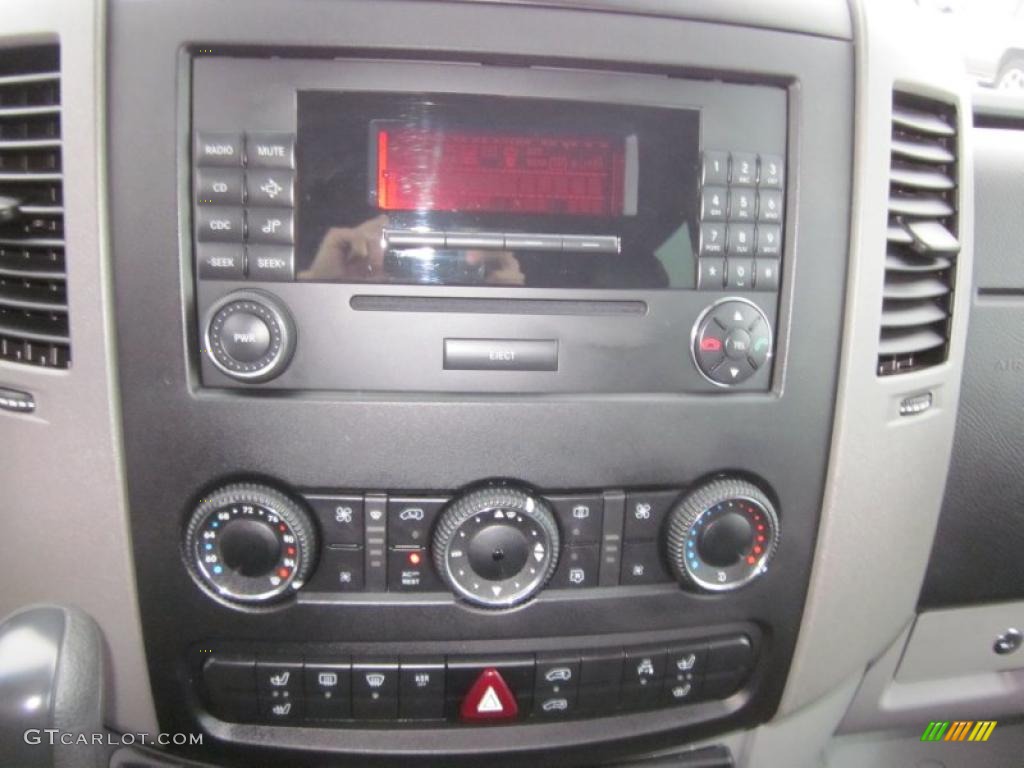 2007 Dodge Sprinter Van 2500 Passenger Controls Photo #41895348