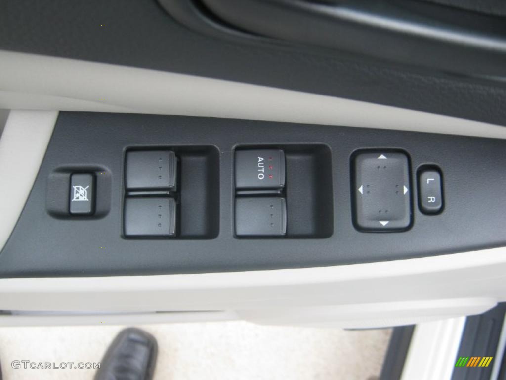 2011 Mazda CX-7 i Sport Controls Photo #41899628