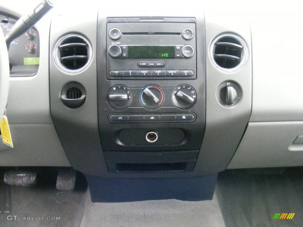 2004 Ford F150 XLT SuperCrew Controls Photo #41902204