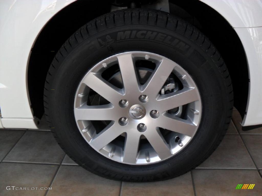 2011 Chrysler Town & Country Touring - L Wheel Photo #41903608