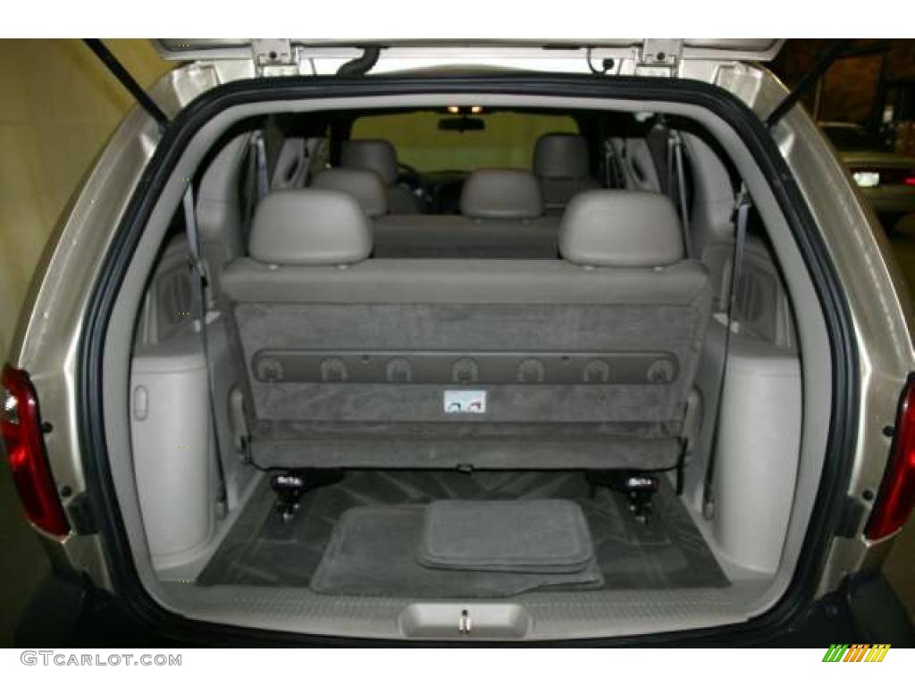 2005 Dodge Caravan SE Trunk Photo #41911055