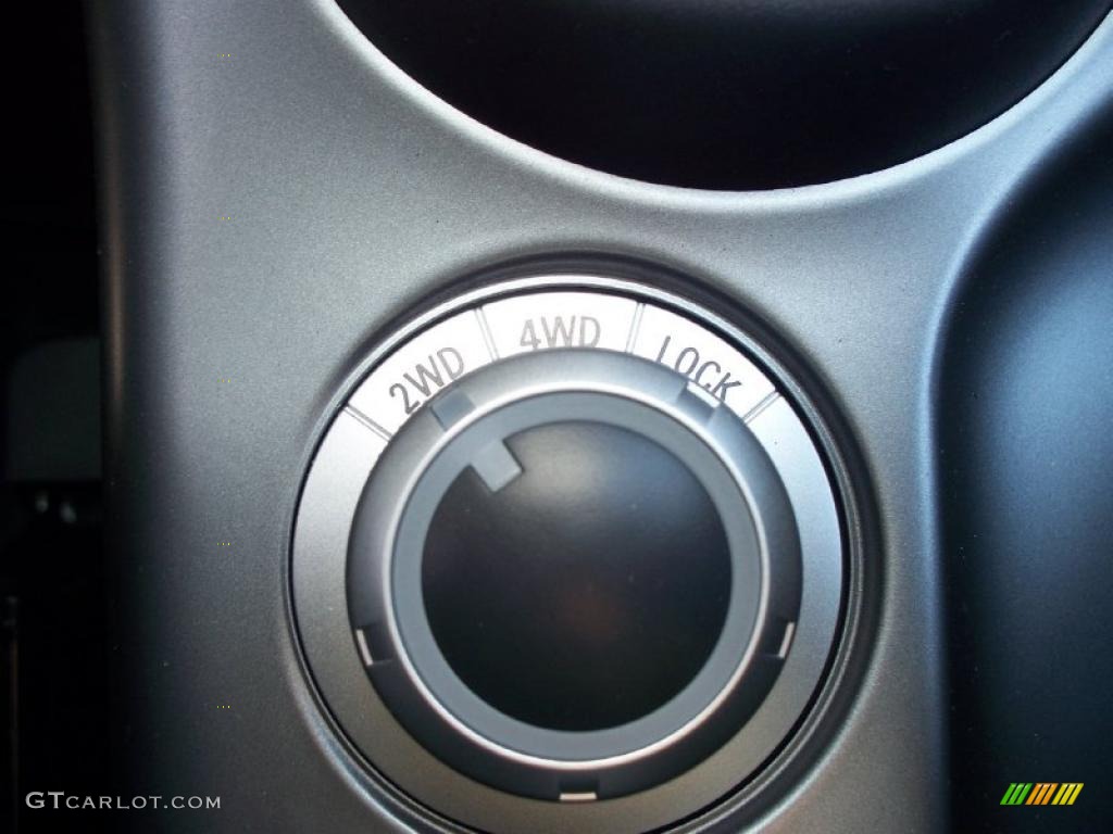 2011 Mitsubishi Outlander SE AWD Controls Photo #41915205