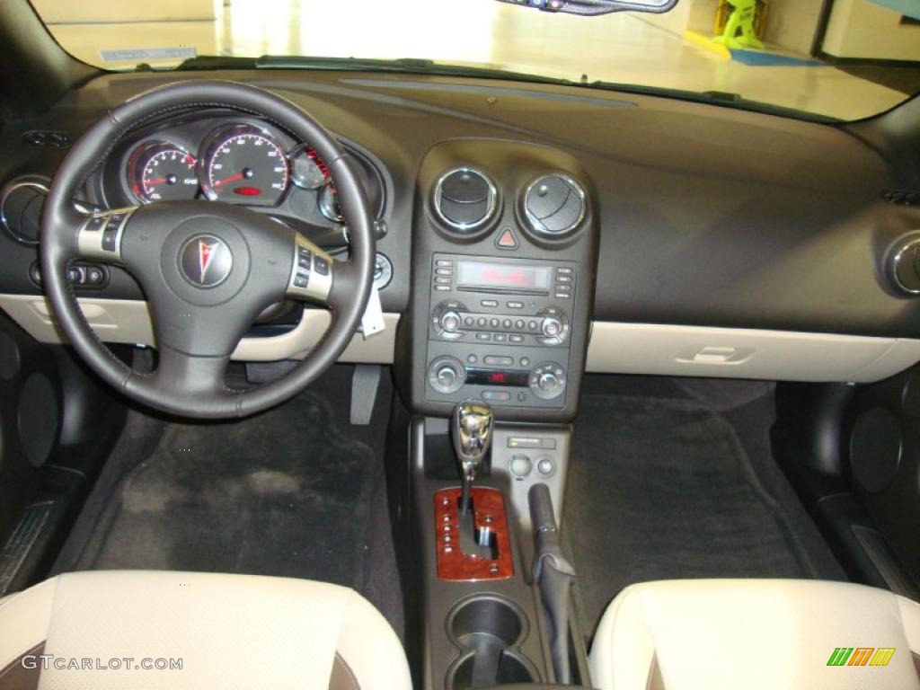 2008 Pontiac G6 GT Convertible Light Taupe Dashboard Photo #41915629