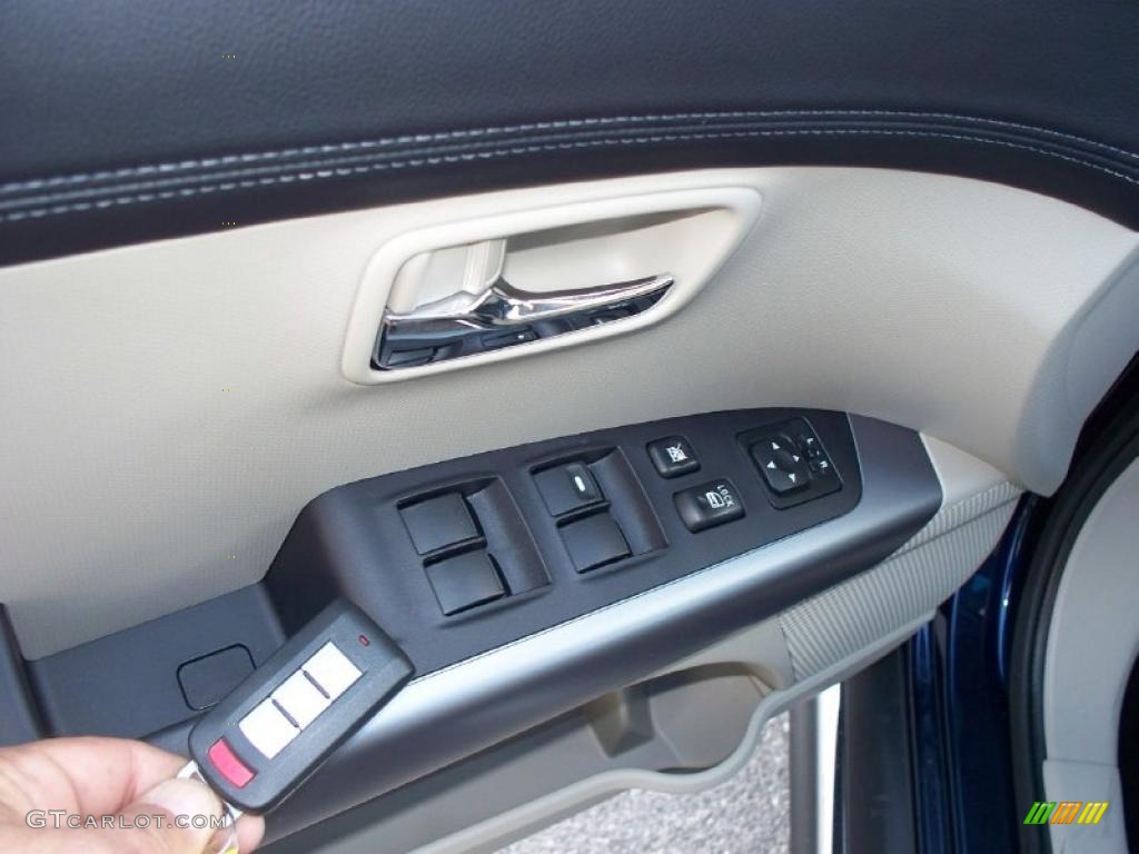2011 Mitsubishi Outlander SE Controls Photo #41915717