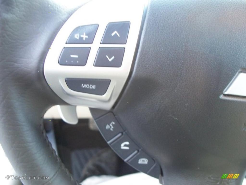 2011 Mitsubishi Outlander SE Controls Photo #41915797