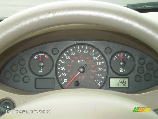 2005 Focus ZX4 SES Sedan - Arizona Beige Metallic / Dark Pebble/Light Pebble photo #32