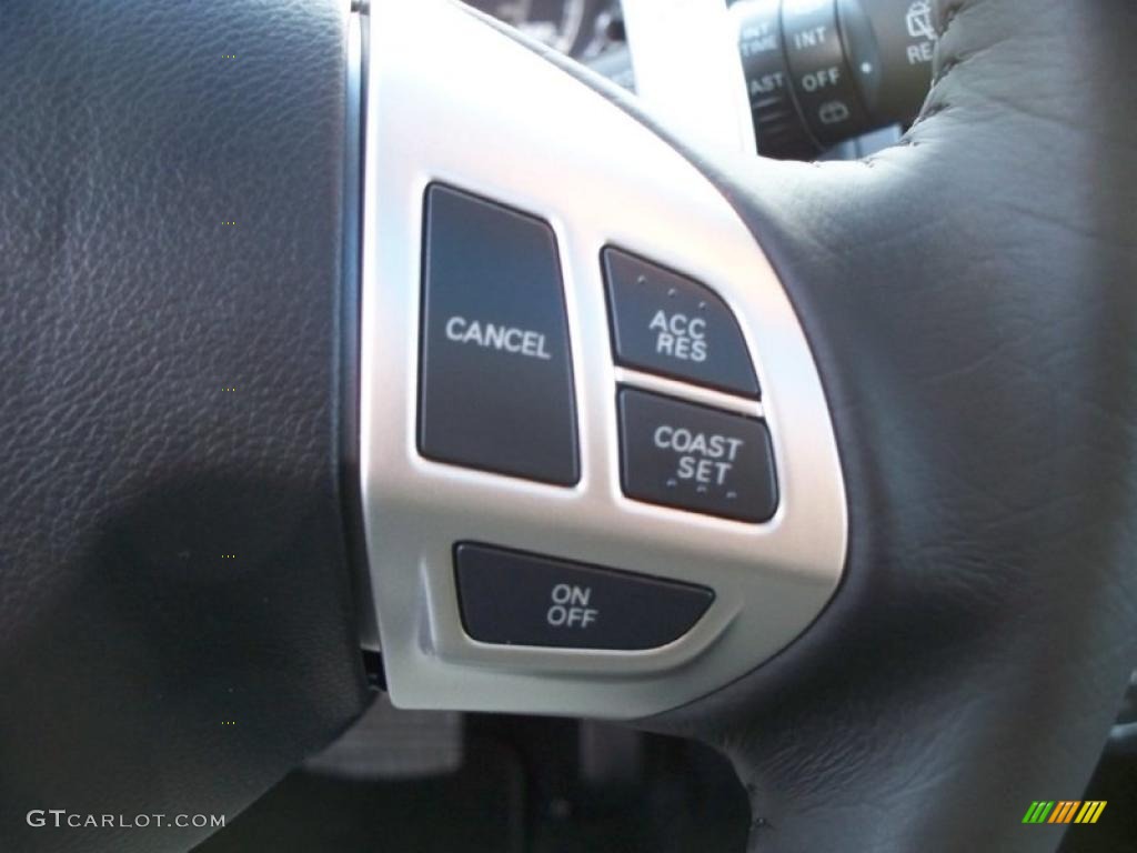 2011 Mitsubishi Outlander SE Controls Photo #41915813