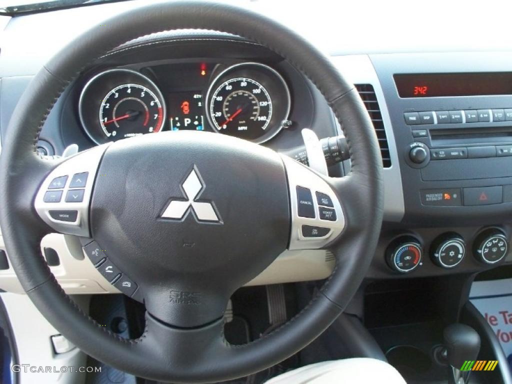 2011 Mitsubishi Outlander SE Steering Wheel Photos