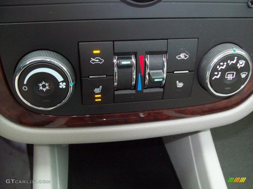 2011 Chevrolet Impala LTZ Controls Photo #41919162