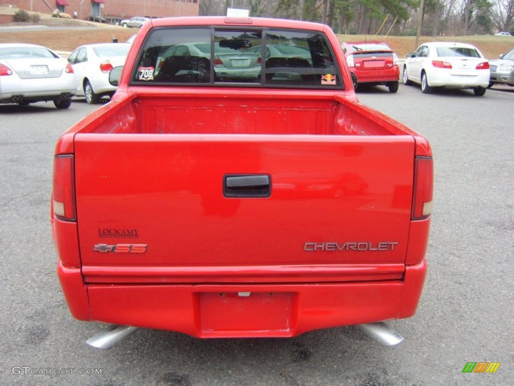 1997 S10 LS Regular Cab - Standard Red / Graphite photo #4