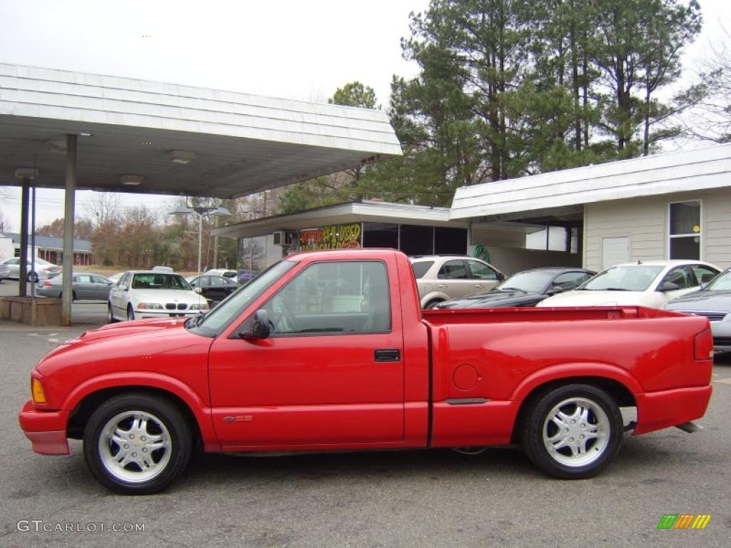 1997 S10 LS Regular Cab - Standard Red / Graphite photo #6