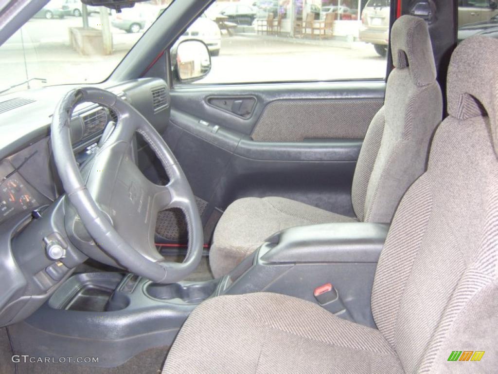 1997 S10 LS Regular Cab - Standard Red / Graphite photo #7