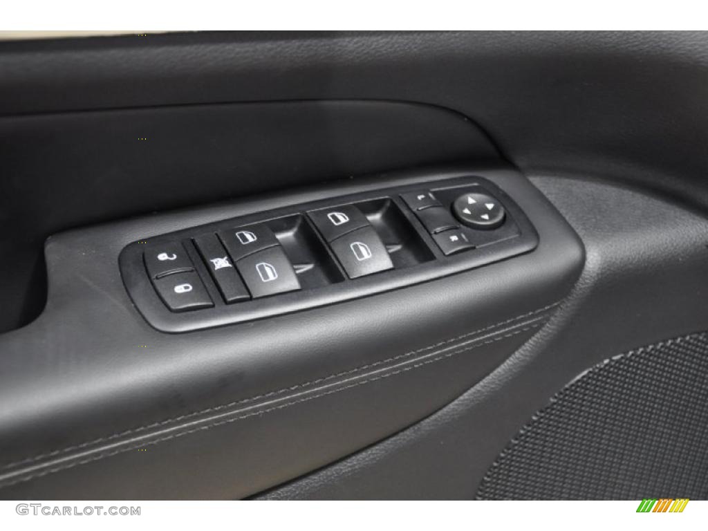2011 Jeep Grand Cherokee Limited Controls Photo #41919506